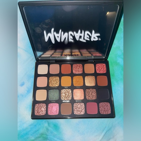 •New• Tarte Maneater After Dark Eyeshadow Palette - Picture 4 of 7